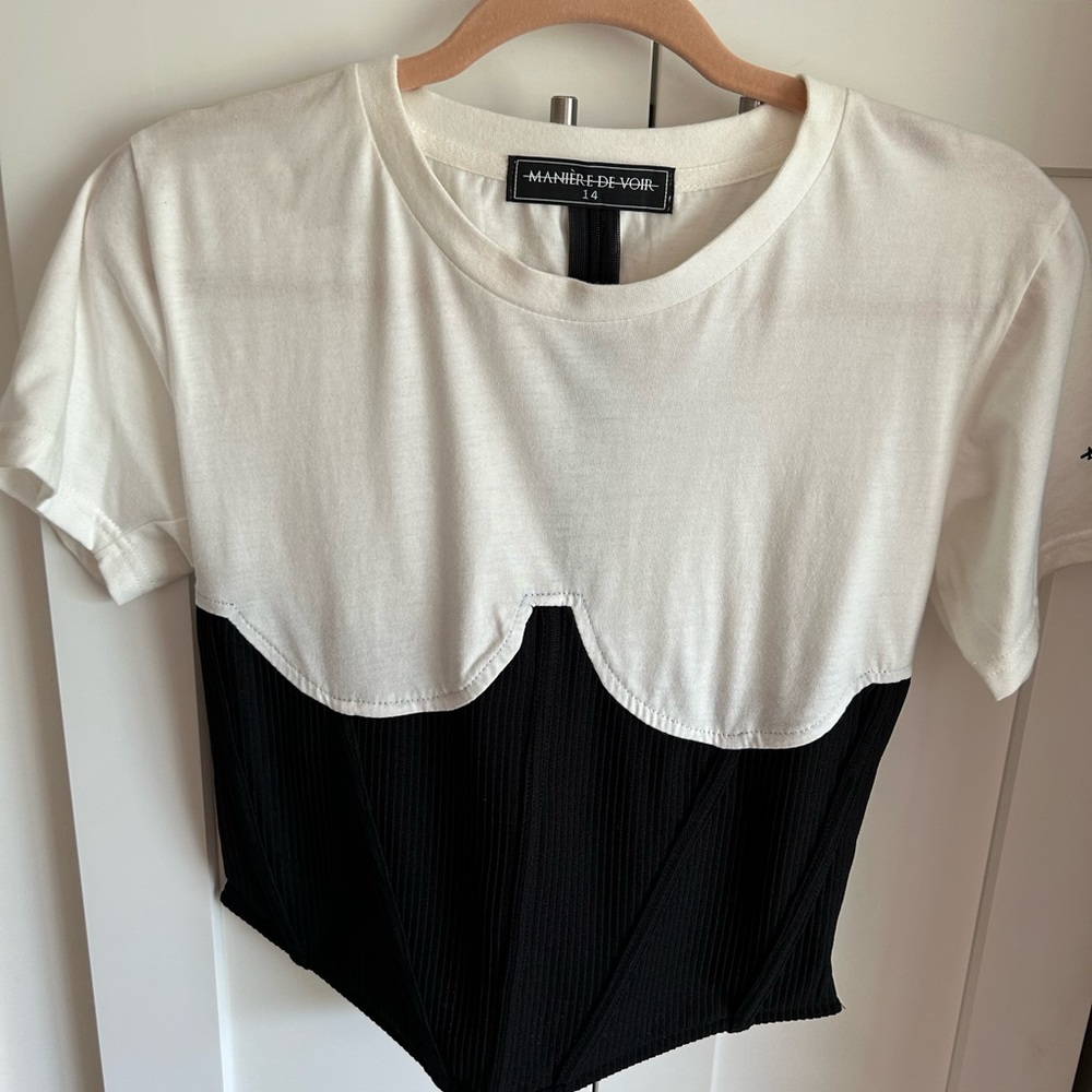 Maniere de Voir corset style top. Zipper back-size 10 body hugging-